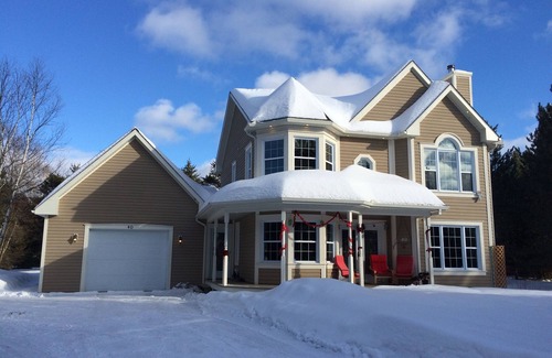 Mont-Tremblant House | BBSAFFRON-Mont Tremblant Family Villa, Full Kitchen, Comfy Beds, Up to 7 guests