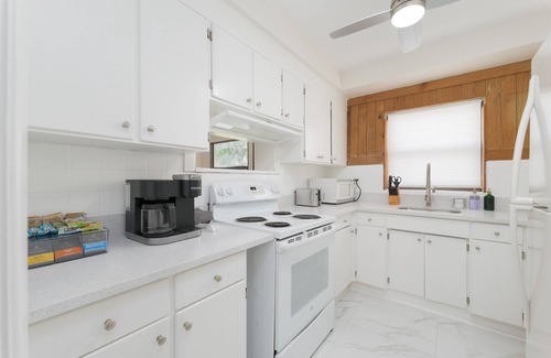 Lakewood House | Be A Nomad | Cozy 3BR w/Big Yard & Parking