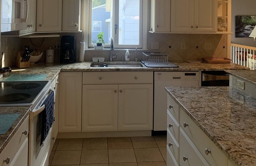 Glastonbury House | Be at home! Ideal for couples or a small family, close to many activities.
