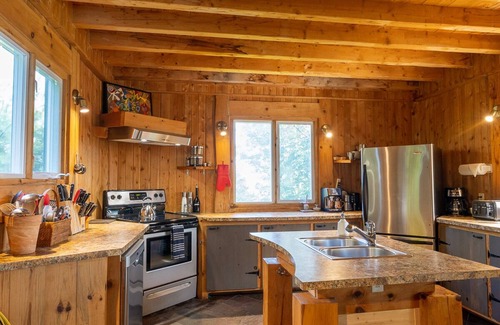 Saint Donat Ski Chalet | Beautiful rustic chalet with a tower and spectacular view. A spa and veranda open all year round.