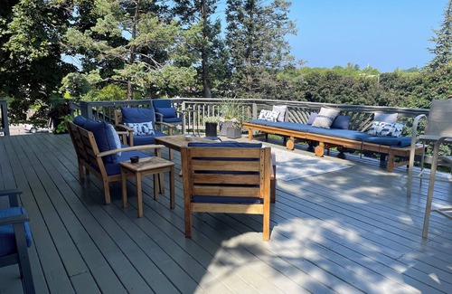 Charlevoix House | Be in the heart of Charlevoix overlooking the harbor!