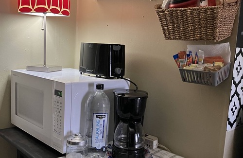 Woodville House | Be our guest at this cozy 1928 tiny home located in a beautiful small town.