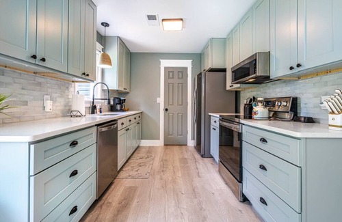 Madison House | Be Our Guest ~ @hgtvbnb ~ Stylish Getaway
