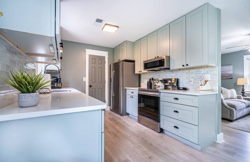 Madison House | Be Our Guest ~ @hgtvbnb ~ Stylish Getaway
