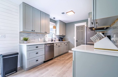 Madison House | Be Our Guest ~ @hgtvbnb ~ Stylish Getaway