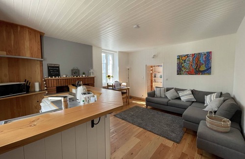 Nanteuil-de-Bourzac Cottage | Beautiful Gite, Private Pool, Magnificent views!