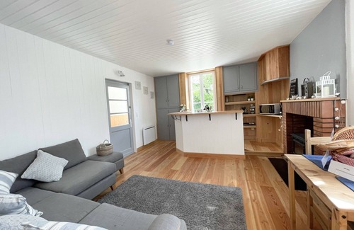 Nanteuil-de-Bourzac Cottage | Beautiful Gite, Private Pool, Magnificent views!