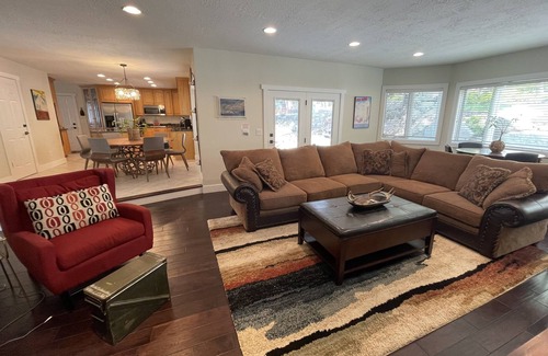 Sandy House | Bea"Utah"iful & Cozy