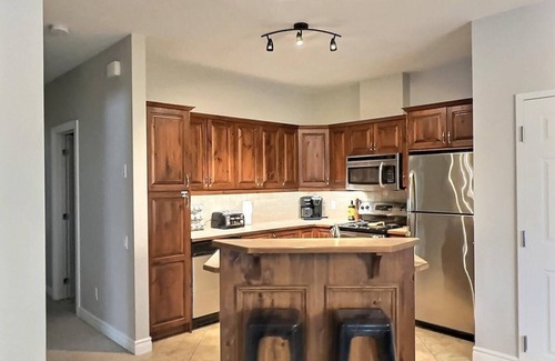 Saint-Faustin-Lac-Carre Condo | Beach and pool Mont-Blanc