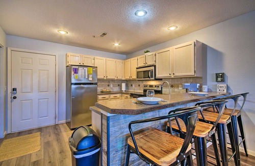Osage Beach Condo | 🏖️Beach Access※ Boat slip※pool access※ high speed internet 🛥️Lakefront/Balcony