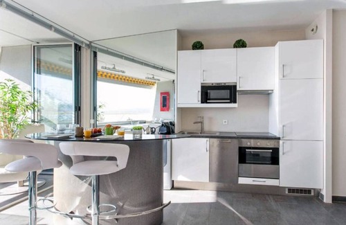 Villeneuve Loubet Beach Apartment | Beach access! Magnificent view! Studio 3 persons