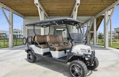 Crystal Beach House | Beach Access Golf Cart Games Fire Pit Beach Chairs