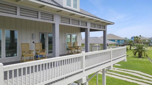 Crystal Beach House | Beach Access Golf Cart Games Fire Pit Beach Chairs