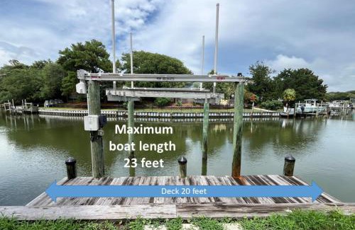 Pine Knoll Shores House | Beach and Boat