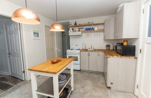 Wellington Cottage | Beach and Main near Wellington Beach, PEC