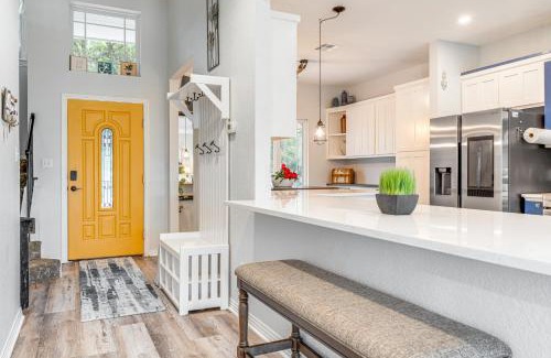 Point Venture House | Beach and Pool Access at Lake Travis Family Getaway!