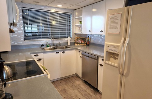 Sand Key Condo | BEACH BALCONY HEATED POOL SPA Grill WIFI W/DnDISCOUNT SEP OCT DEC FEB 28-MAR 28
