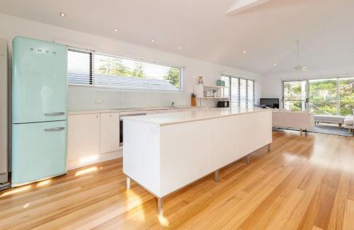 Blueys Beach House | Beach Bay Bee on Banksia