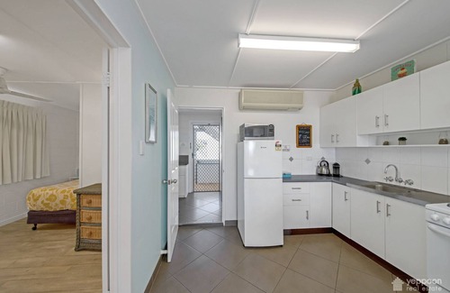 Yeppoon Apartment | BEACH BELLE 2 BRM APARTMENT OPPOSITE BEACHFRONT