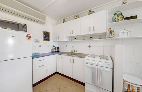 Yeppoon Apartment | BEACH BELLE 2 BRM APARTMENT OPPOSITE BEACHFRONT