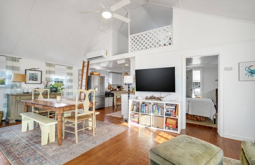 Birdsnest Cottage | Beach Bettie's - Serene, charming cottage located on the Chesapeake Bay!