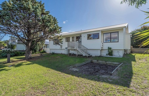 Matarangi House | Beach Bliss Haven - Matarangi Holiday Home