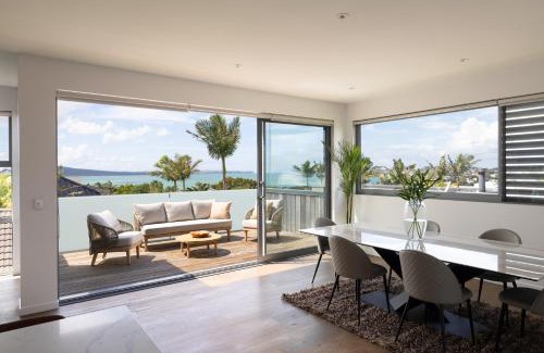 Kohimarama Villa | Beach bliss-Modern luxury holiday home at Kohimarama