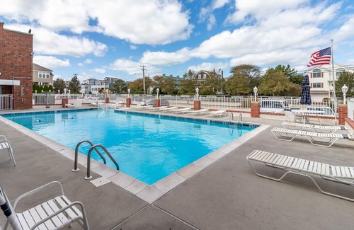 Admiral Estates Condo | Beach Block W/Ocean View & Pool now booking for 2025