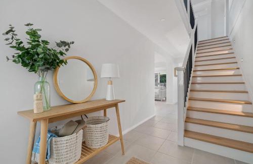 The Entrance North House | Beach Breeze Escape - The Entrance North
