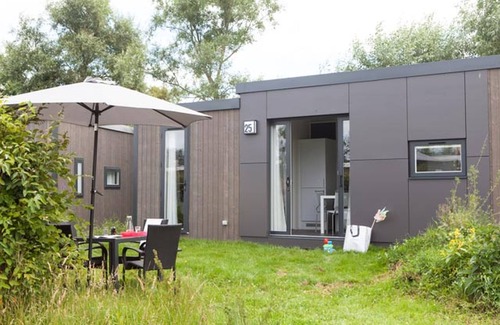 Sint Maartensvlotbrug House | Beach bungalow Strand49 close to the sea 2 bathrooms 2 bedrooms WiFi garden furniture