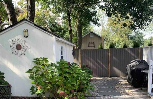Woodmont House | Beach Bungalow “Anchor Down” 5 min walk to sand!