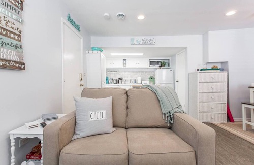 Fox Lake House | Beach Bungalow Getaway ★ Chain O Lakes