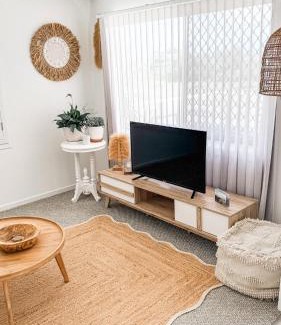 Meikleville Hill Apartment | Beach Bungalow Yeppoon