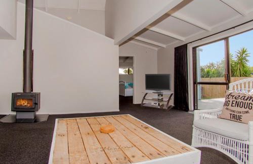 Whangamata House | Beach Central - Whangamata Holiday Home