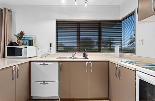 Ohope House | Beach Close - Ohope Beach Holiday Home