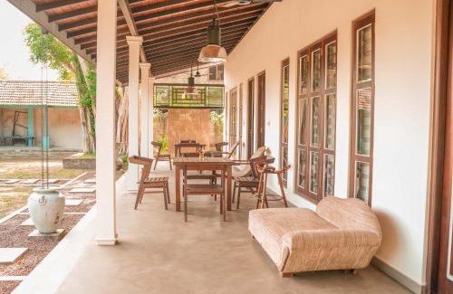 Aturuwella Villa | Beach Club Bungalow Induruwa