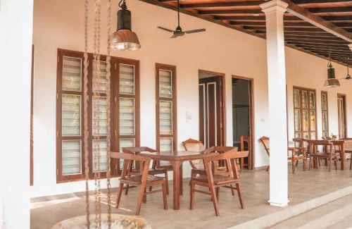 Aturuwella Villa | Beach Club Bungalow Induruwa