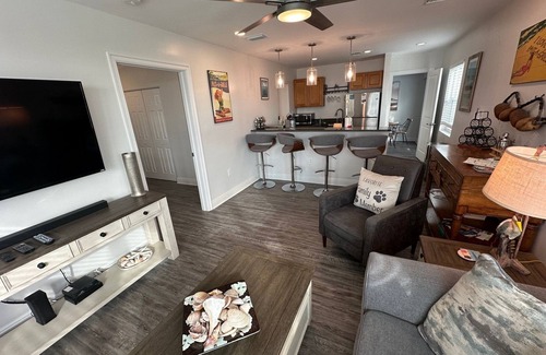 Pass-a-Grille Historic District Condo | Beach Club Vacation Rentals Pass-A-Grille Gulf Front Luxury Condo for 6