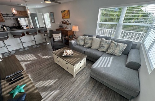 Pass-a-Grille Historic District Condo | Beach Club Vacation Rentals Pass-A-Grille Gulf Front Luxury Condo for 6