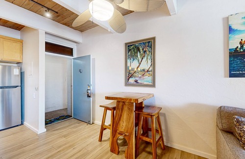 Kailua-Kona Condo | Beach condo with shared pool & hot tub/private lanai - near beaches/restaurants