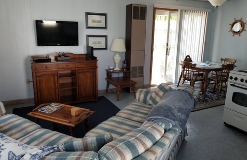 Point Judith Cottage | Beach Cottage at Sand Hill Cove.Walk to Beach (Narragansett, Point Judith)