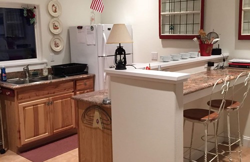Sequim Cottage | Beach Cottage Getaway-Dog Friendly!