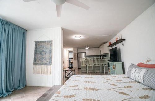 Punaluu Apartment | Beach & Country Beachfront Studio