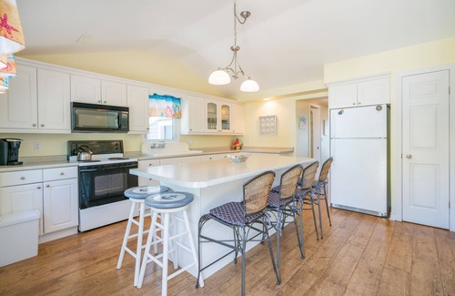 Wainfleet Cottage | Beach Days and Porch Nights - Waterfront
