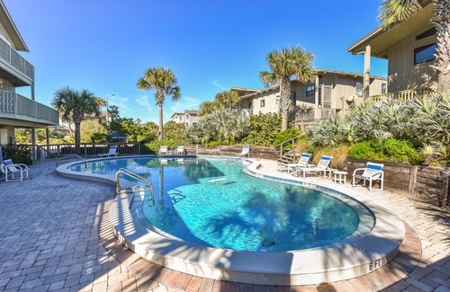 Sea Dunes Apartment | Beach Daze Townhome at Sea Dunes Green Turtle B5 ~ Ocean View next to Pool
