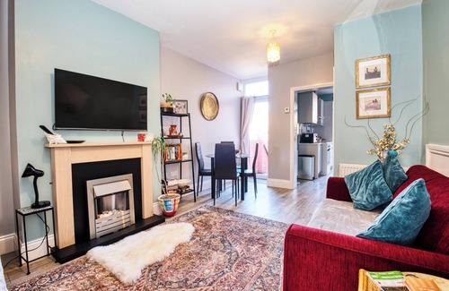 Margate Apartment | Beach & Dreamland Nearby -pet Friendly & Garden