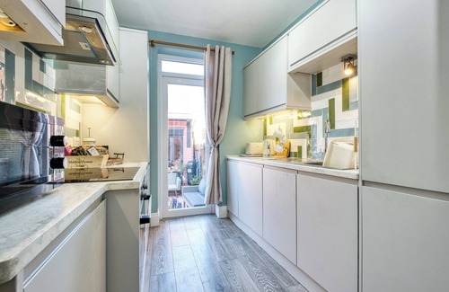 Margate Apartment | Beach & Dreamland Nearby -pet Friendly & Garden