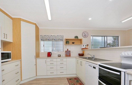 Woodgate House | Beach Escape - 5 The Esplanade