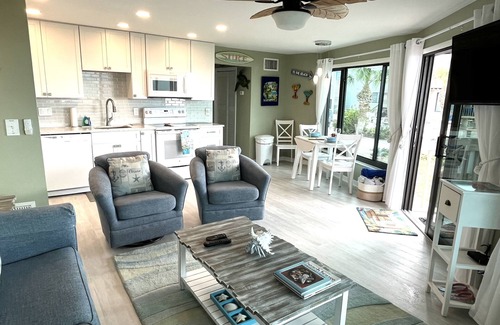 Englewood Condo | Beach Front Beauty @ Castaways - Direct Gulf Front Condo - unobstructed views!