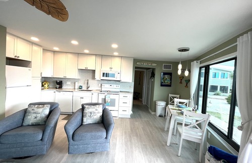 Englewood Condo | Beach Front Beauty @ Castaways - Direct Gulf Front Condo - unobstructed views!